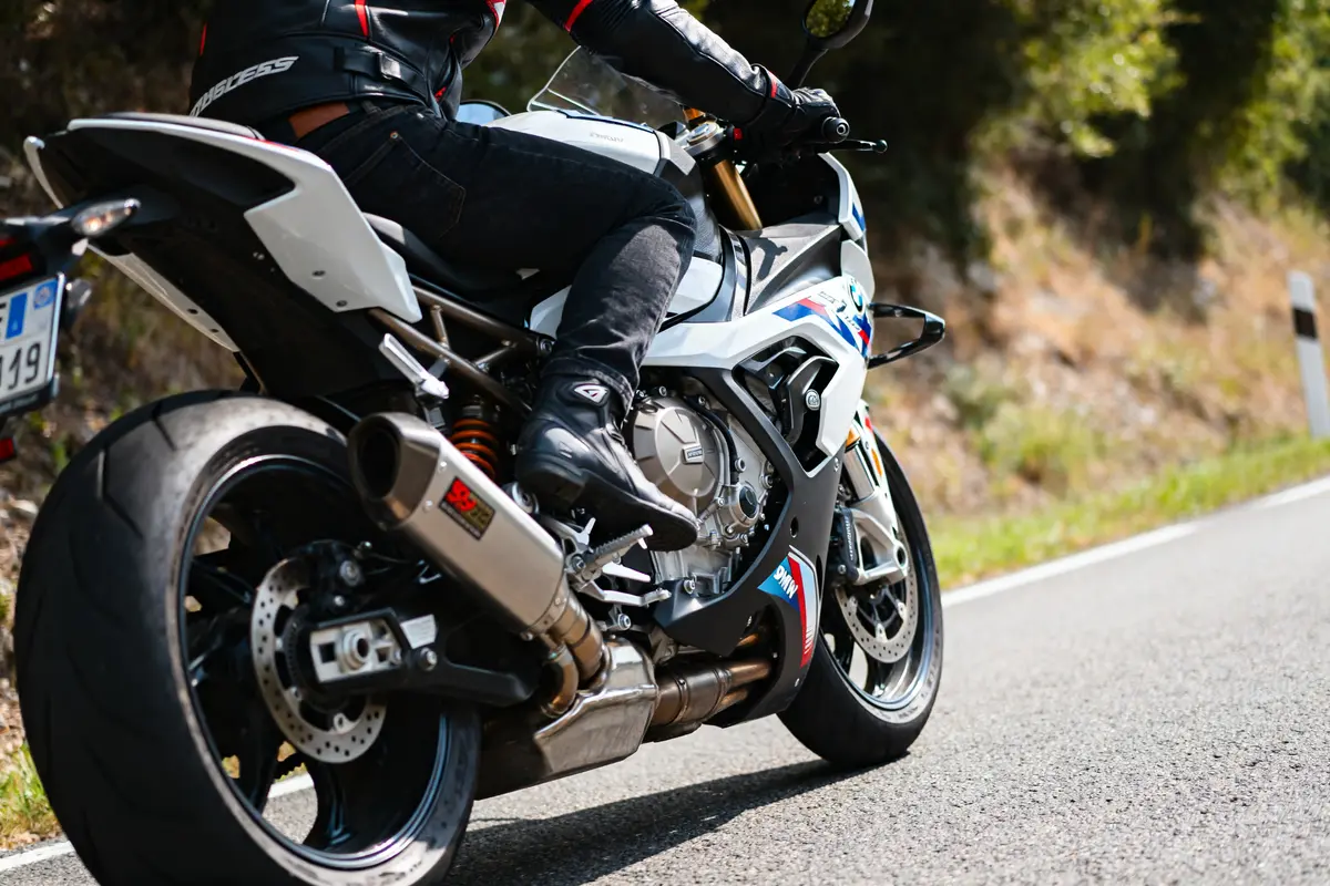 Bmw S 1000 r et rr : guide complet, prix et essais