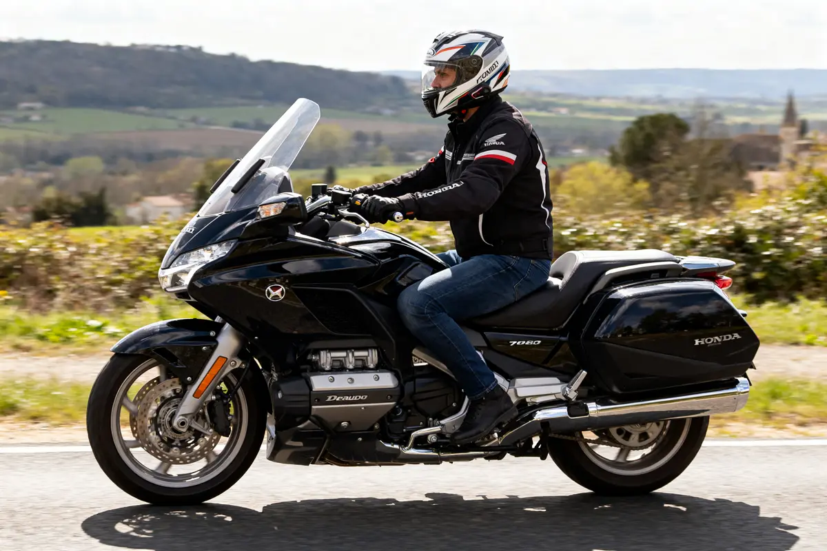 Honda Deauville 700 : avis, prix et guide d’achat