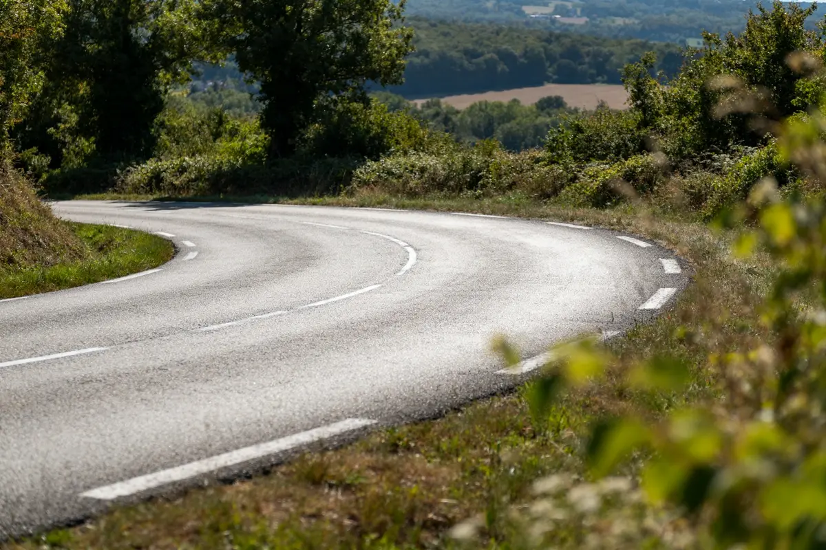 Les dix sept tournants : guide moto et vélo à Dampierre