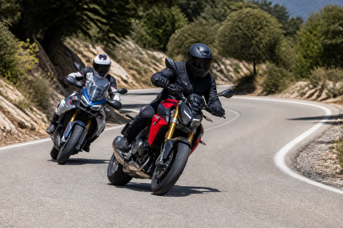 Bmw F900 : Quelle moto A2 choisir entre R et XR ?