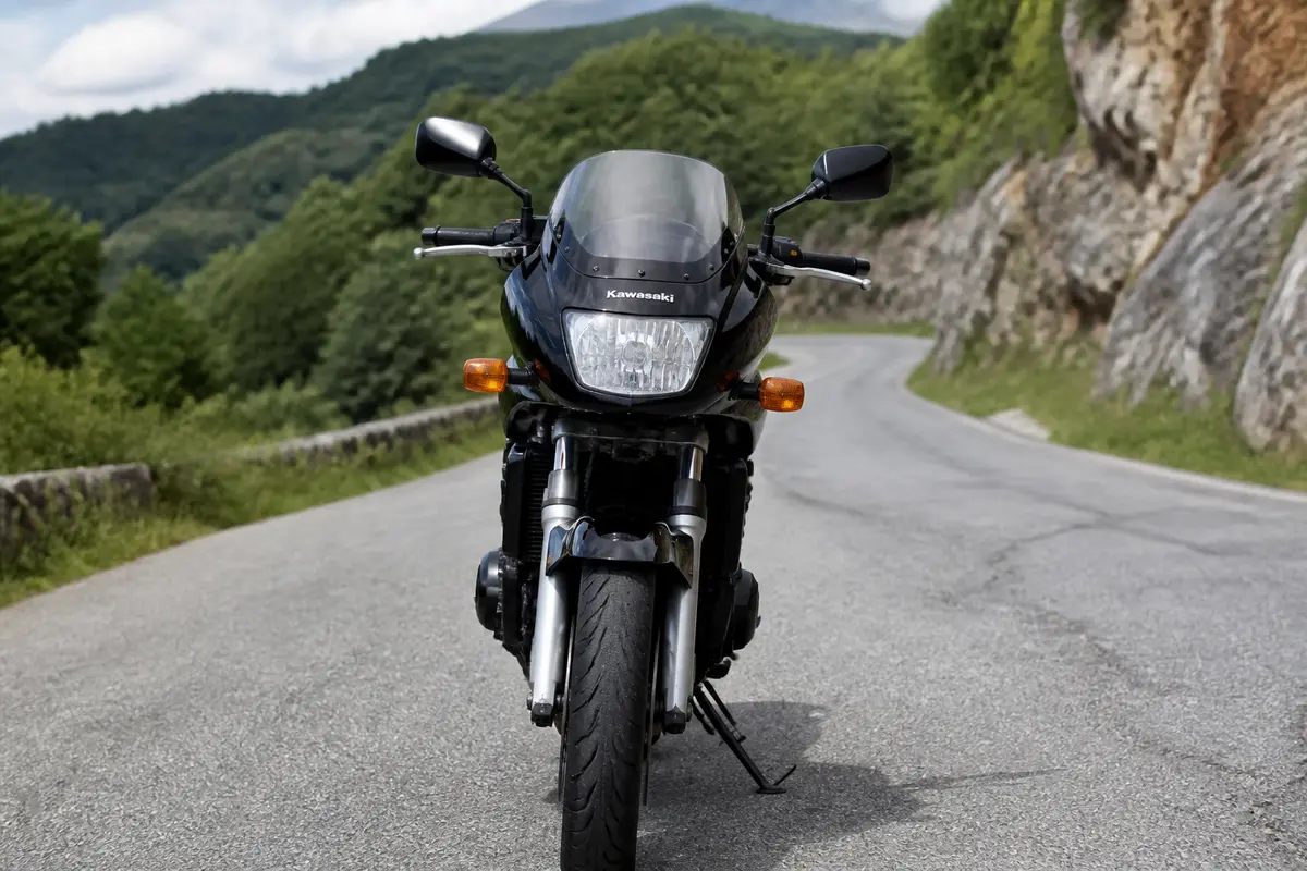 Kawasaki ZR-7S : Fiche essai, prix, avis et pièces !